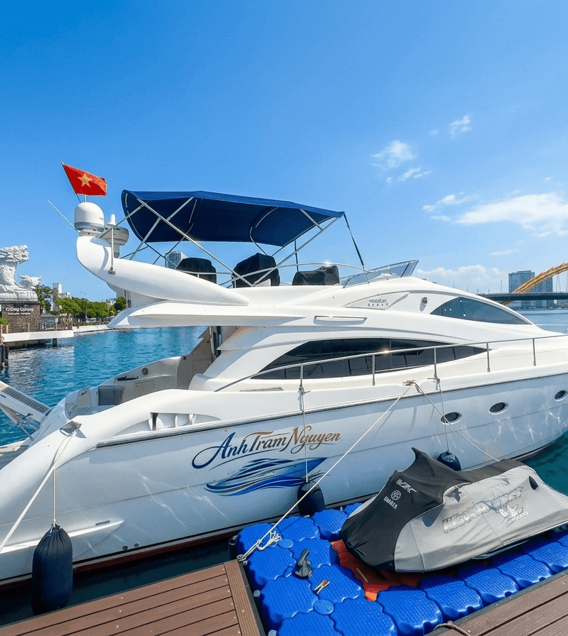 anh tram nguyen yacht da nang yachts luxury yacht tours & private charter