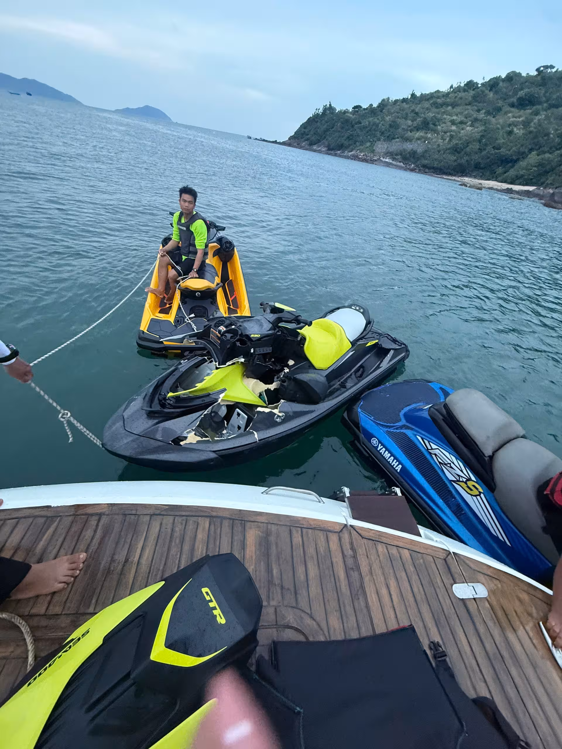 At DA NANG YACHTS, safety has always been our highest priority. Every activity we provide — from luxury yacht charters to watersports experiences At DA NANG YACHTS, safety has always been our highest priority. Every activity we provide — from luxury yacht charters to watersports experiences
