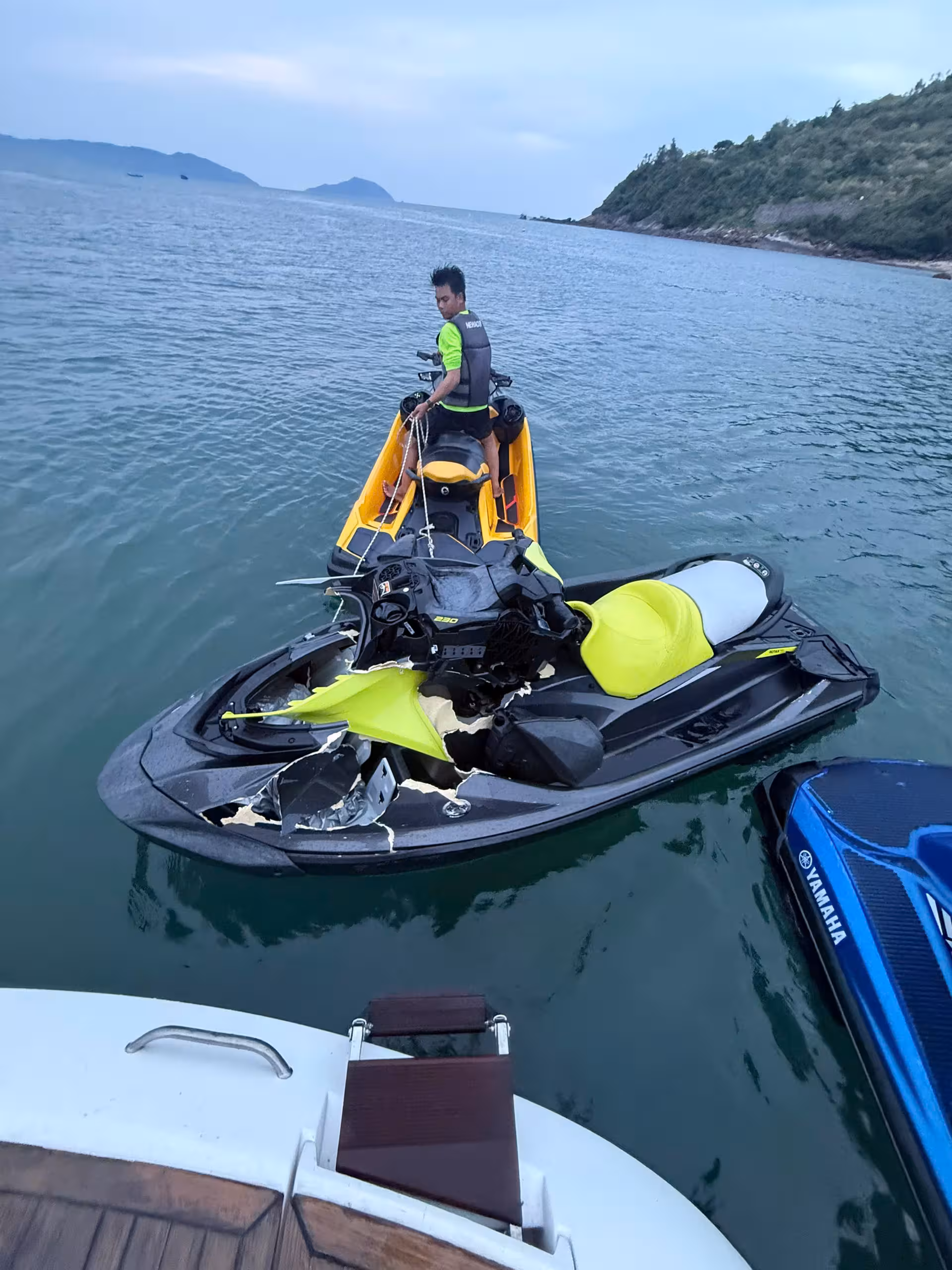 At DA NANG YACHTS, safety has always been our highest priority. Every activity we provide — from luxury yacht charters to watersports experiences