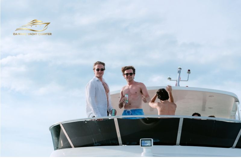 Romantic yacht cruise Da Nang