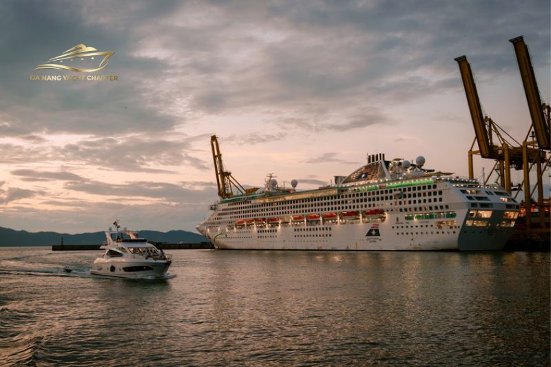 Yacht Charter Cham Island