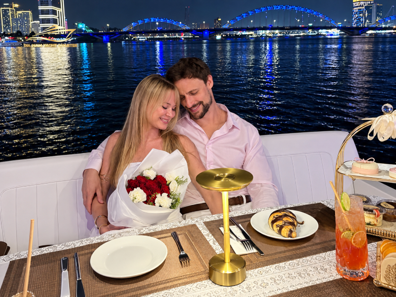 Yacht Cruise Dragon Bridge Da Nang
