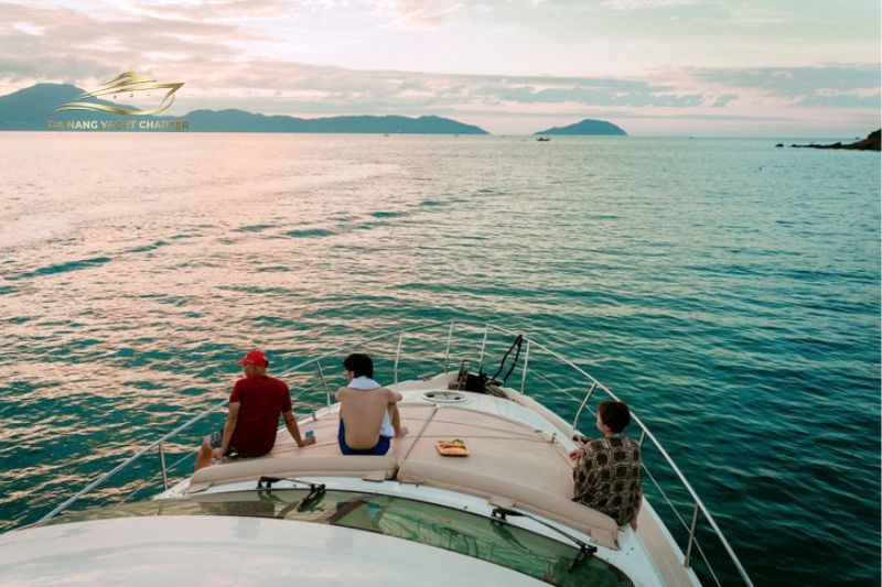 Yacht with Cabins Da Nang